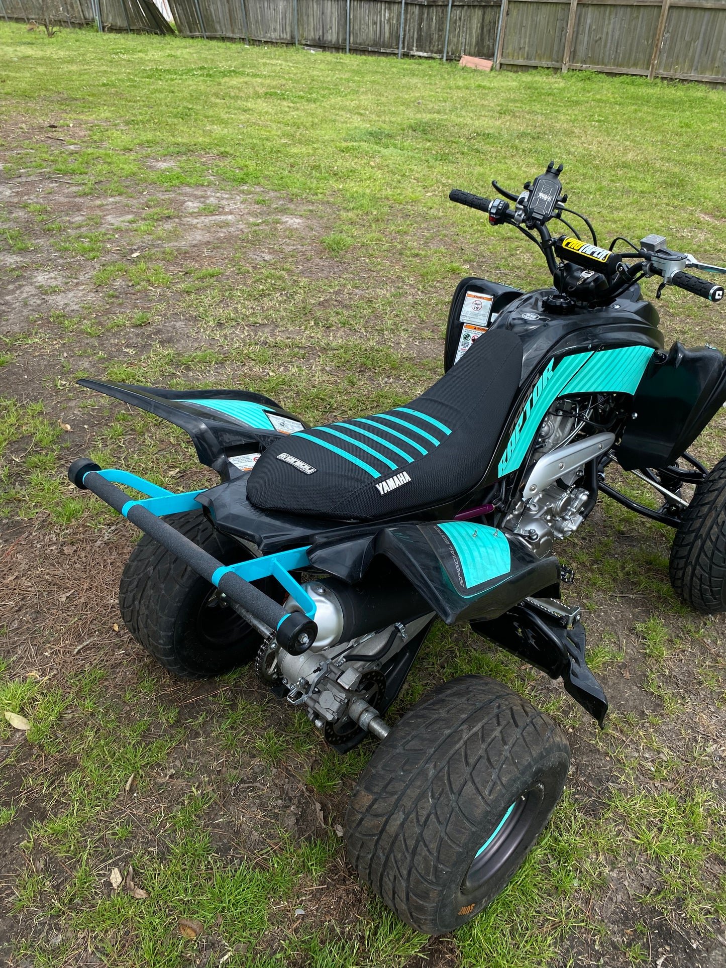 Raptor 700 Grab bar w Wheels