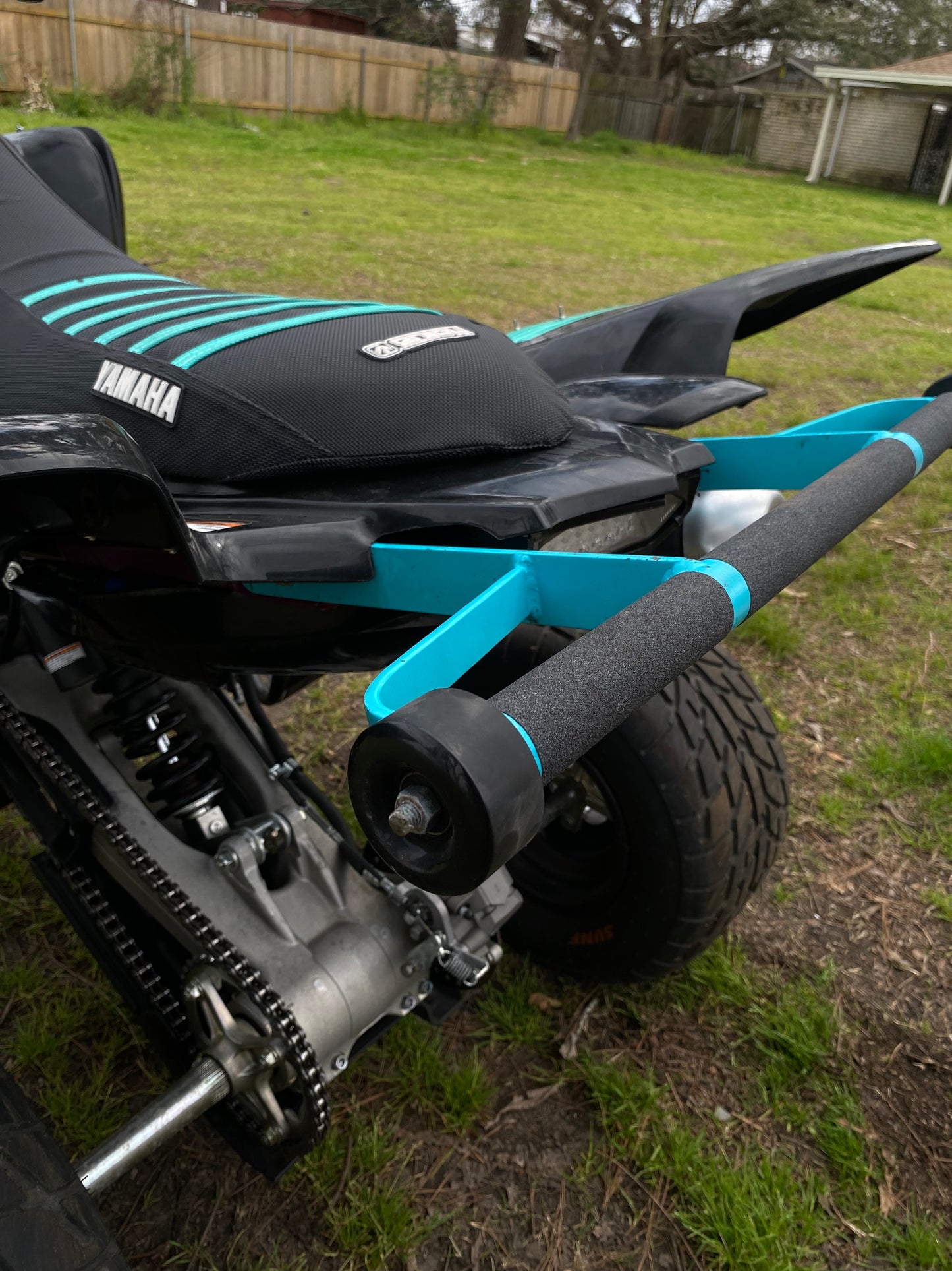 Raptor 700 Grab bar w Wheels
